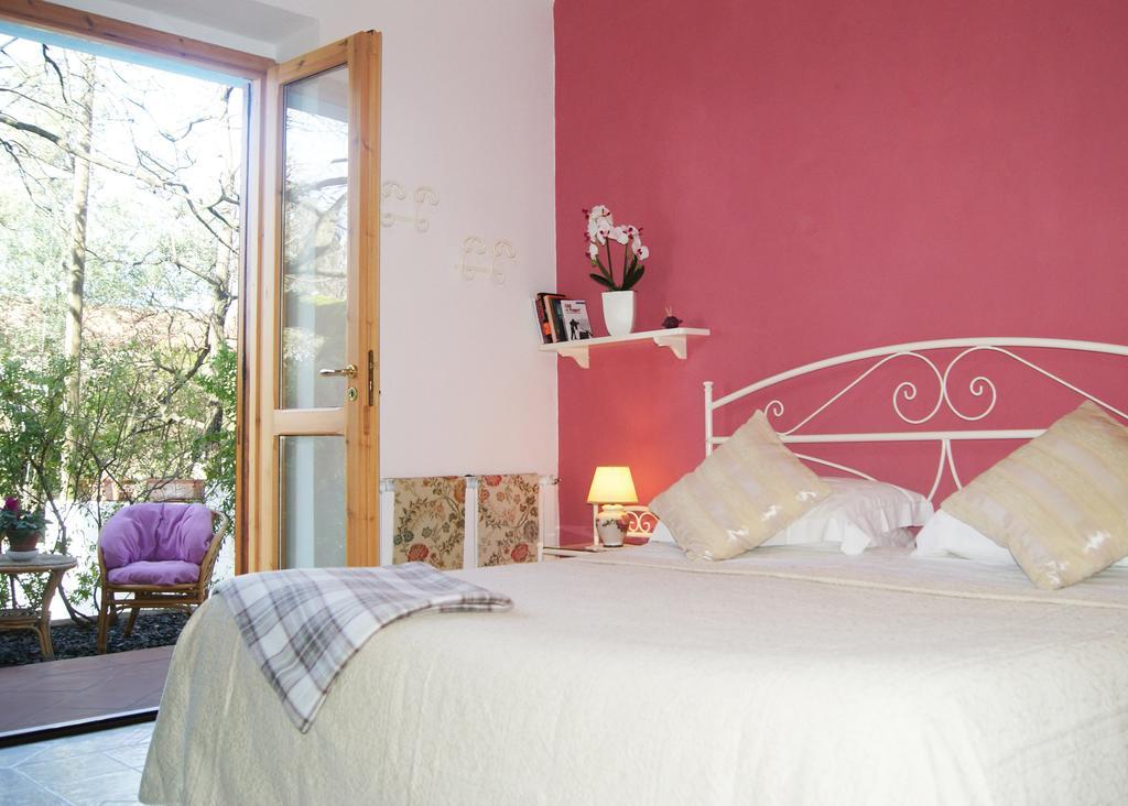 B&B La Casa Del Gelso อักกวาเฟรดดา ห้อง รูปภาพ